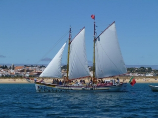Bom-Dia-Boat-Trips-1